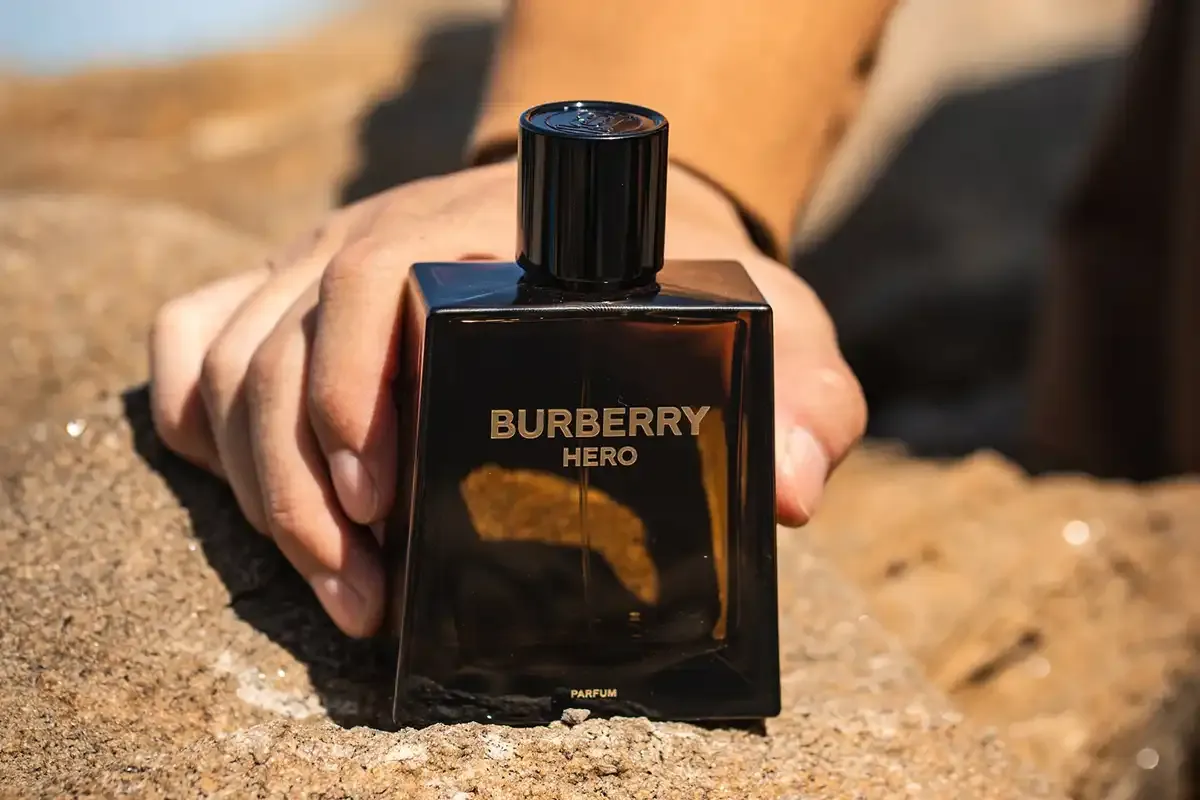Bộ sưu tập các chai nước hoa nam nổi tiếng với note hương gỗ và trầm hương (oud).